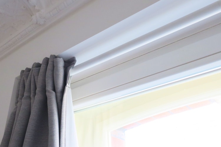 gardinenstange bohren gardinen klemmstange anbringen vorhang gardinenstangen wohnzimmer dekorieren