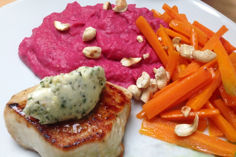 Hähnchenbrust mit rote Betepüree und Möhren
